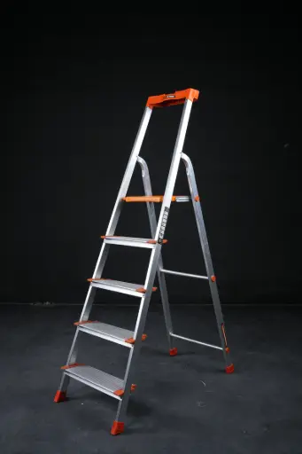 605
